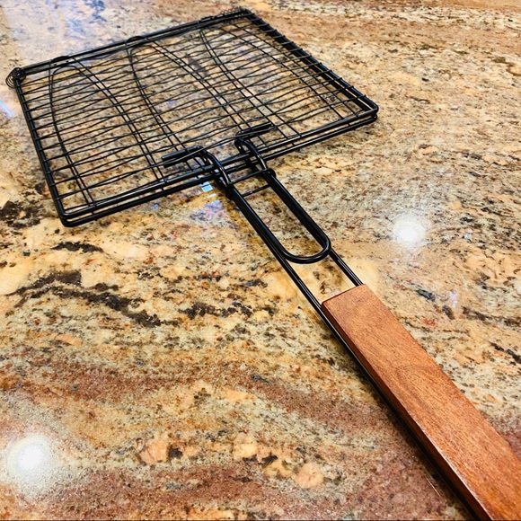 Charcoal Companion Non-Stick Fish Grilling Basket - Picture 3 of 7